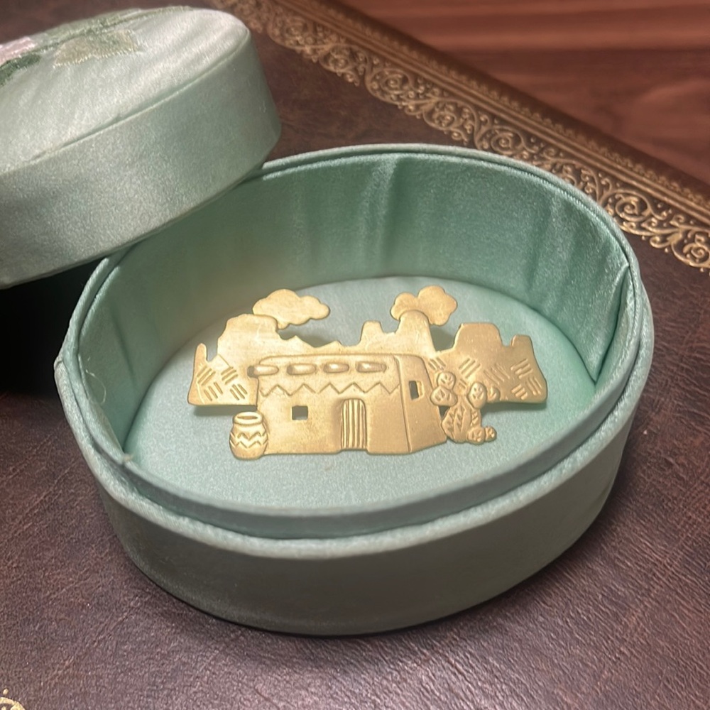 🍄Vintage J.J Jonette Gold Tone Mexican Adobe Cactus Pin Brooch